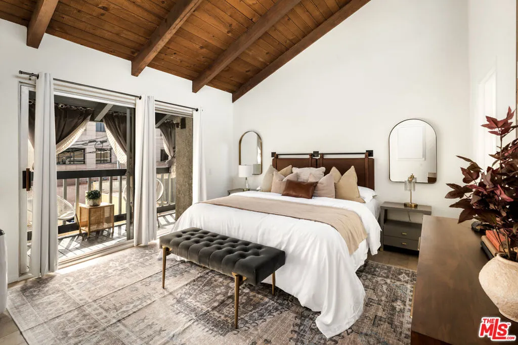 1218 9th Street 8, Santa Monica, California 90401 home-pic-9